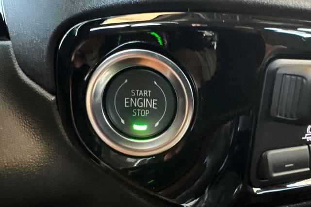 Photo of 2025 Summit White GMC Sierra 1500