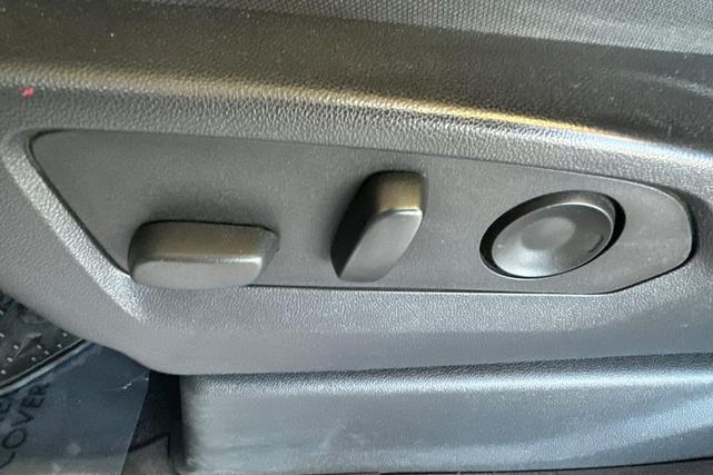 Photo of 2023 Summit White GMC Sierra 1500