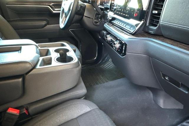 Photo of 2023 Summit White GMC Sierra 1500