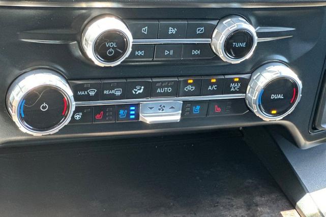 Photo of 2023 Black Metallic Ford F-450