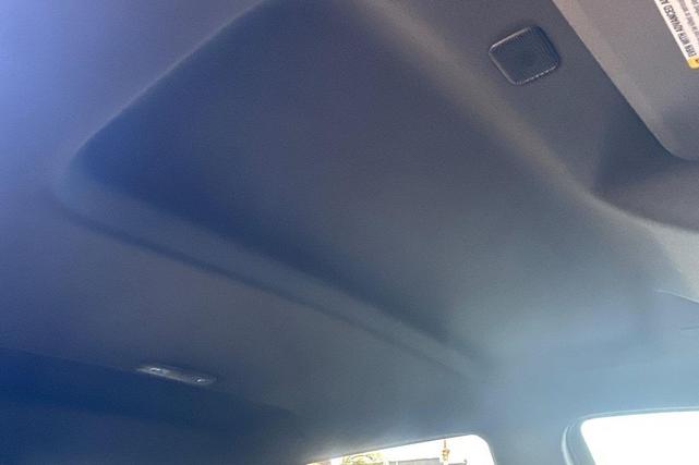 Photo of 2022 Summit White GMC Sierra 1500