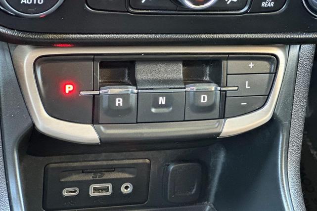 Photo of 2023 Summit White GMC Terrain