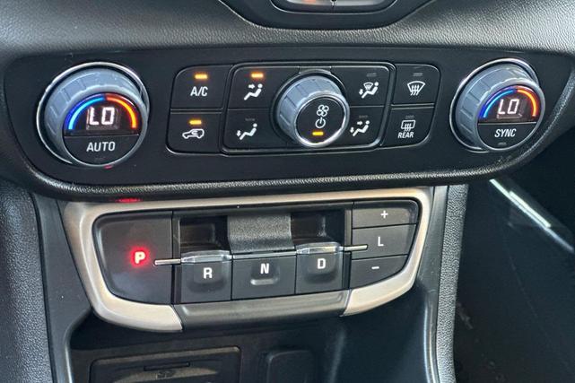 Photo of 2023 Summit White GMC Terrain