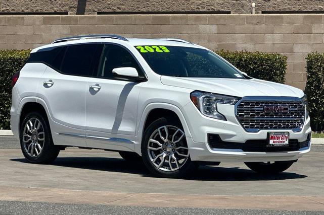 Photo of 2023 Summit White GMC Terrain