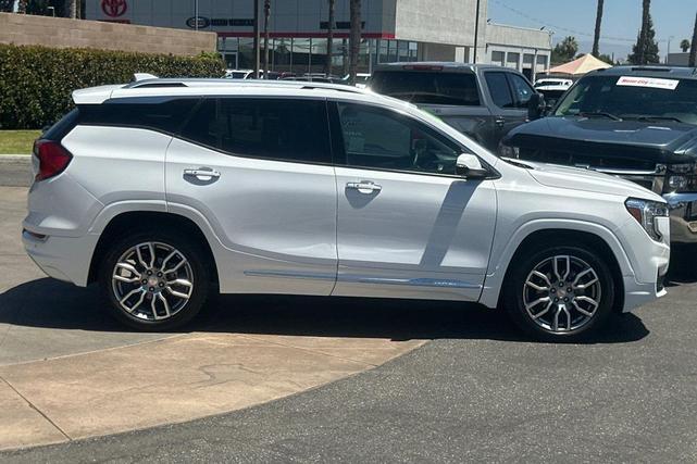 Photo of 2023 Summit White GMC Terrain