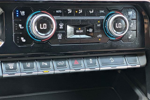 Photo of 2024 Onyx Black GMC Sierra 2500