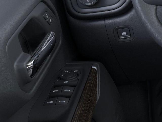 Photo of 2025 Summit White GMC Sierra 2500