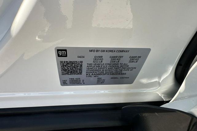 Photo of 2025 Summit White Buick Encore GX
