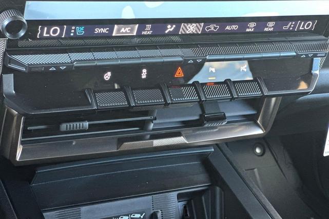 Photo of 2025 Interstellar White GMC HUMMER EV SUV