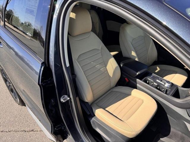 Photo of 2024 Stone Blue Metallic Ford Edge