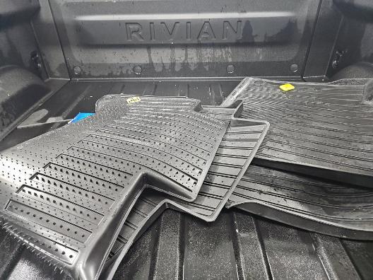 Photo of 2023 El Cap Granite Rivian R1T