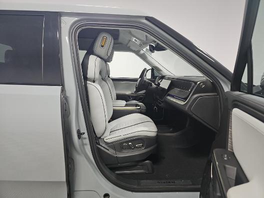 Photo of 2023 El Cap Granite Rivian R1T