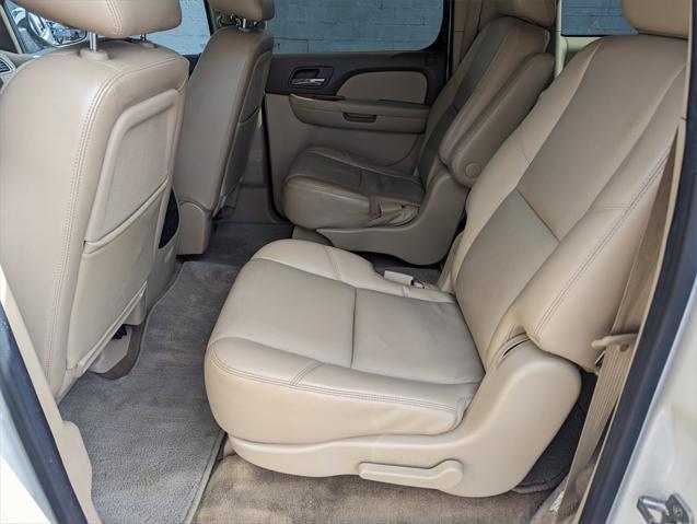 Photo of 2011 White Diamond Tricoat Chevrolet Suburban