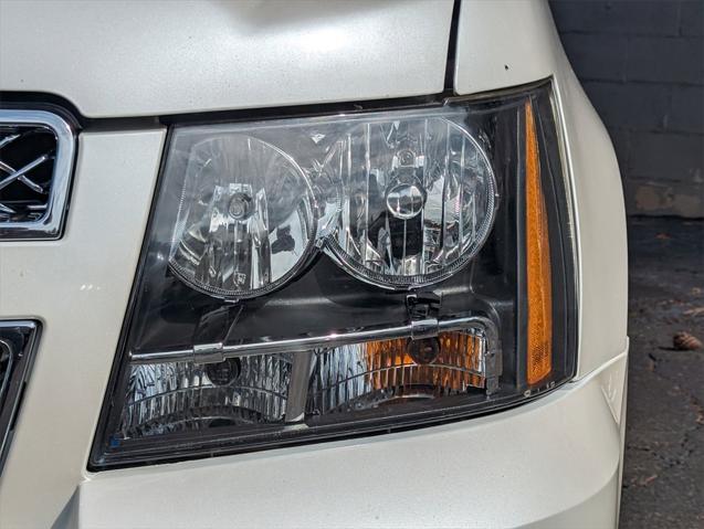 Photo of 2011 White Diamond Tricoat Chevrolet Suburban