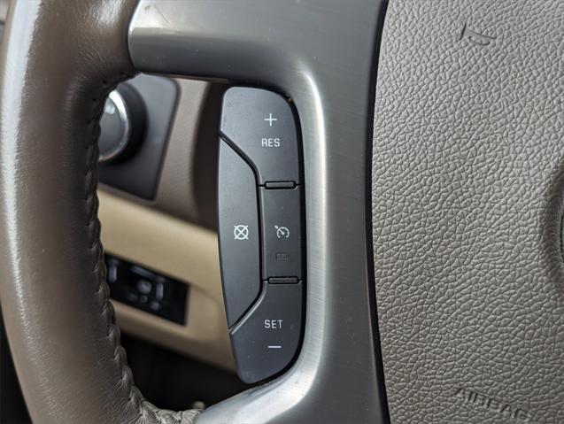 Photo of 2011 White Diamond Tricoat Chevrolet Suburban