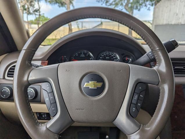 Photo of 2011 White Diamond Tricoat Chevrolet Suburban
