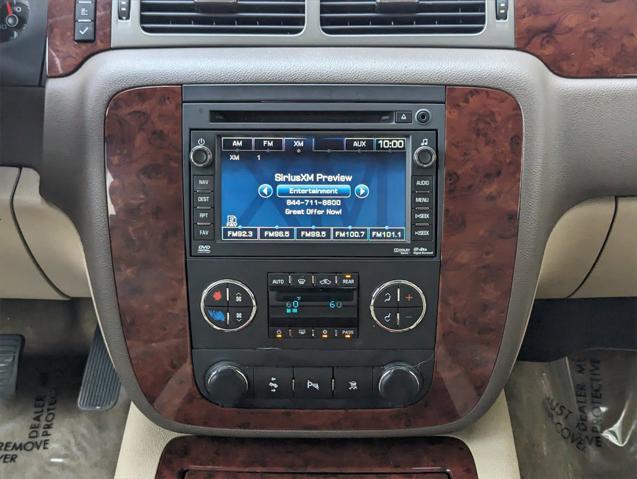 Photo of 2011 White Diamond Tricoat Chevrolet Suburban