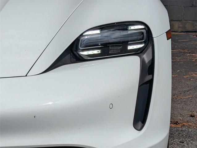 Photo of 2022 White Porsche Taycan