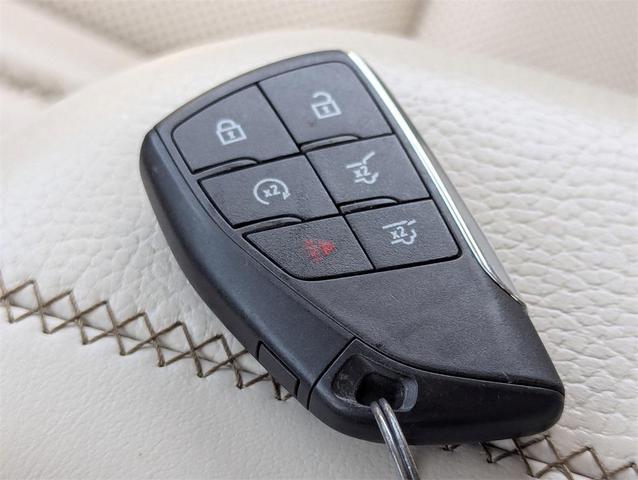 Photo of 2022 White Frost Tricoat GMC Yukon XL