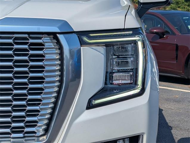 Photo of 2022 White Frost Tricoat GMC Yukon XL