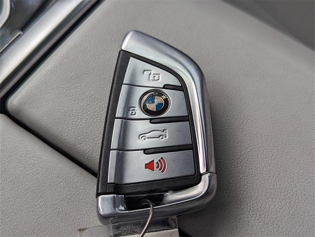 Photo of 2021 Tanzanite Blue II Metallic BMW X5 M