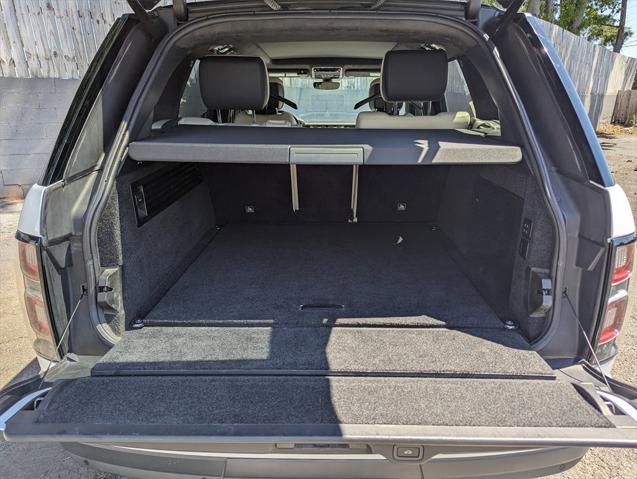 Photo of 2019 White Land Rover Range Rover