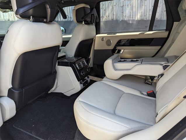 Photo of 2019 White Land Rover Range Rover