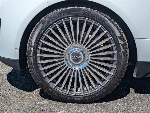 Photo of 2019 White Land Rover Range Rover