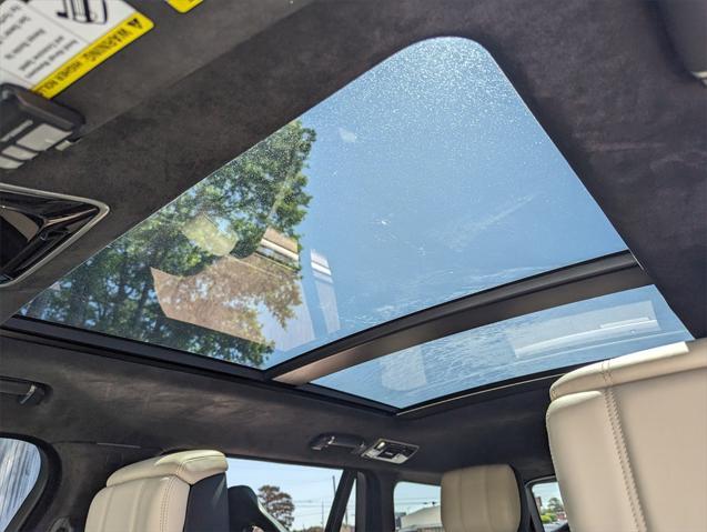 Photo of 2019 White Land Rover Range Rover