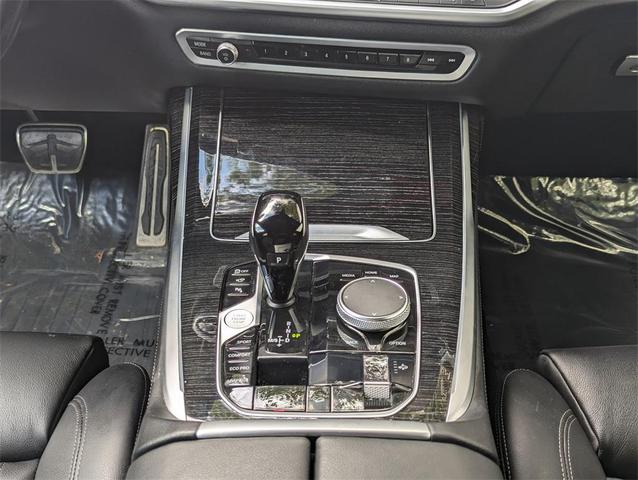 Photo of 2022 Black Sapphire Metallic BMW X7