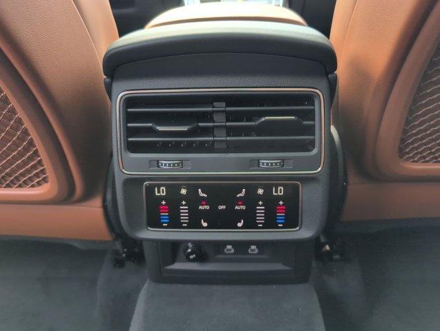 Photo of 2025 Carrara White Audi Q7