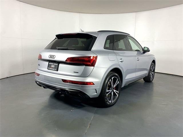 Photo of 2025 Florett Silver Metallic Audi Q5