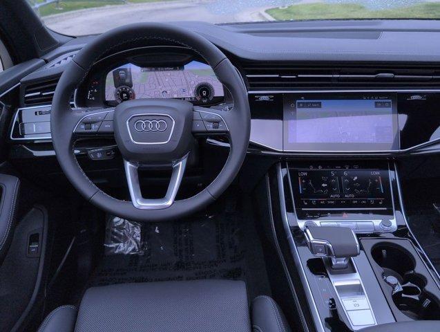 Photo of 2025 Glacier White Metallic Audi Q7