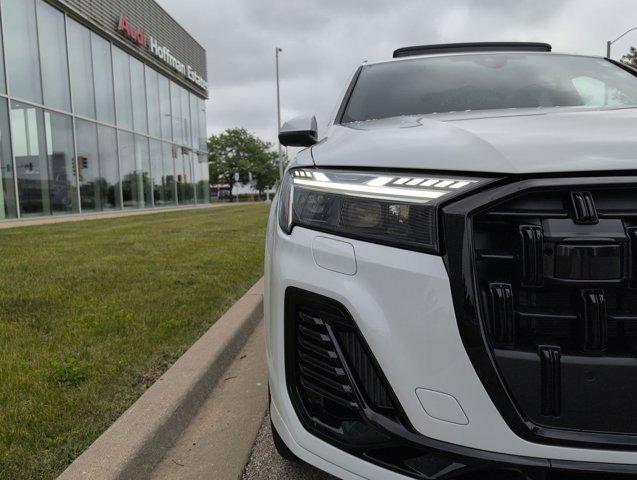 Photo of 2025 Glacier White Metallic Audi Q7