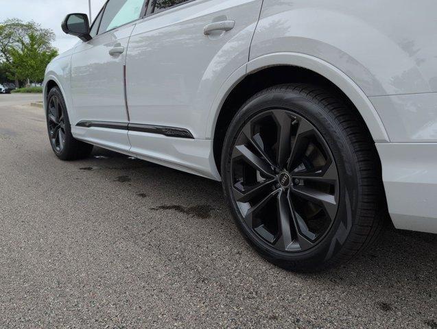 Photo of 2025 Glacier White Metallic Audi Q7