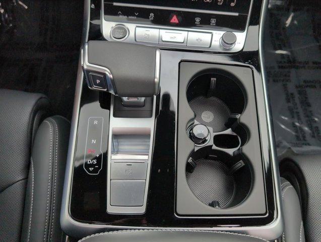 Photo of 2025 Glacier White Metallic Audi Q7