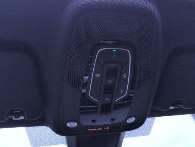 Photo of 2025 Glacier White Metallic Audi Q7