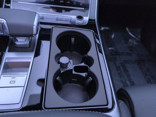 Photo of 2025 Glacier White Metallic Audi Q7