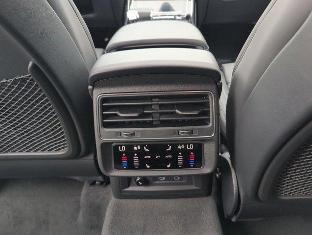 Photo of 2025 Glacier White Metallic Audi Q7