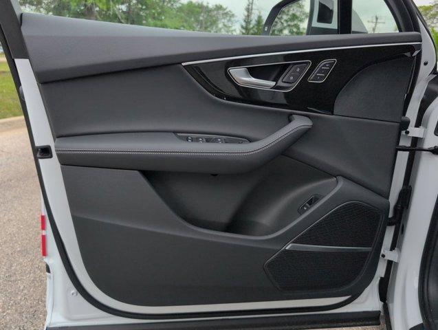 Photo of 2025 Glacier White Metallic Audi Q7