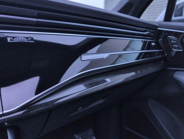 Photo of 2025 Glacier White Metallic Audi Q7