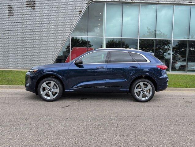 Photo of 2025 Navarra Blue Metallic Audi Q5