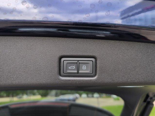 Photo of 2025 Navarra Blue Metallic Audi Q5