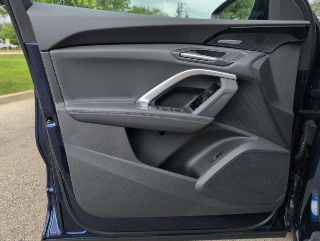 Photo of 2025 Navarra Blue Metallic Audi Q5