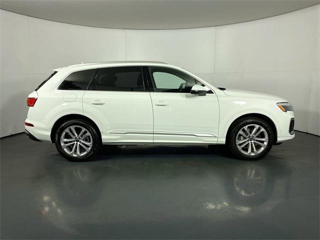Photo of 2025 Carrara White Audi Q7