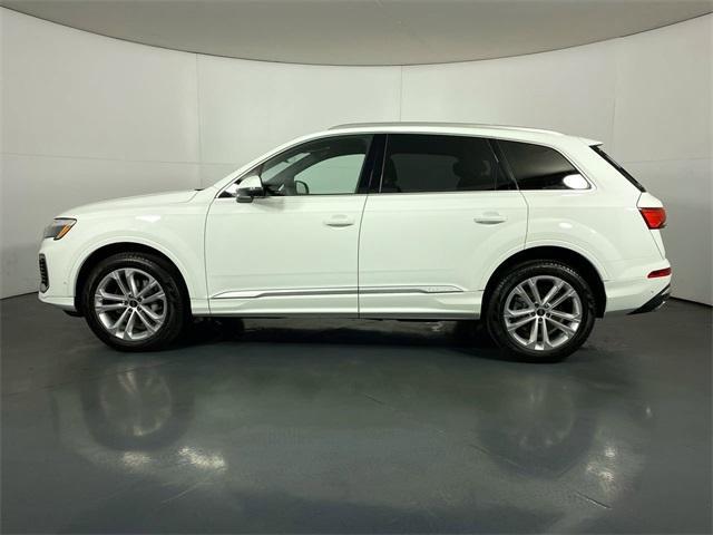 Photo of 2025 Carrara White Audi Q7