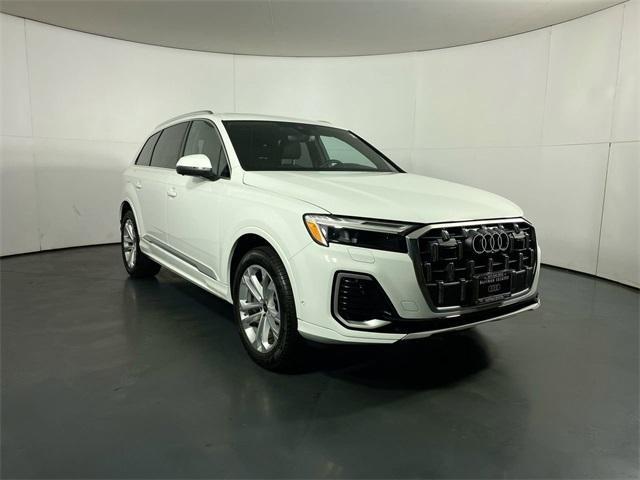Photo of 2025 Carrara White Audi Q7
