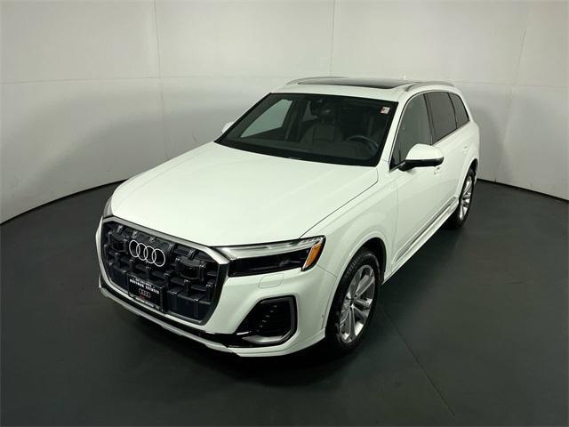 Photo of 2025 Carrara White Audi Q7