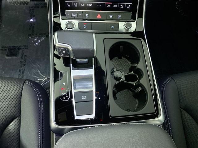 Photo of 2025 Carrara White Audi Q7