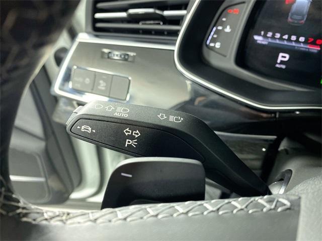 Photo of 2025 Carrara White Audi Q7